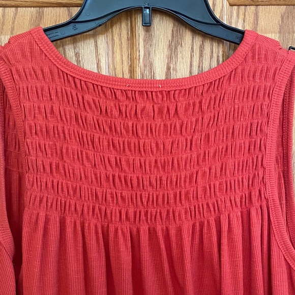 Wonderly Women's Red Sleeveless Tank Top - Picture 3 of 5